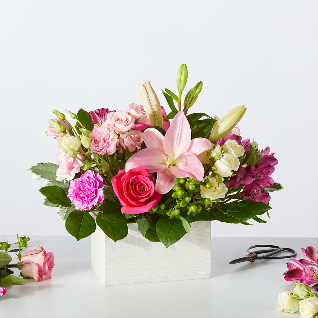 Sweetberry Box – A Florist Original – KEITH'S FLOWER SHOP, Mount Gilead OH