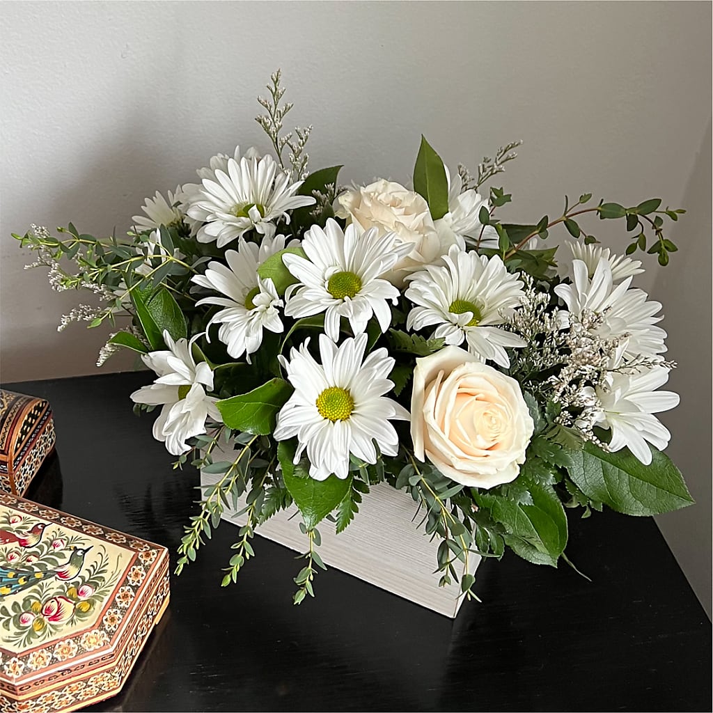 Fresh Linen Box Bouquet – KEITH'S FLOWER SHOP, Mount Gilead OH