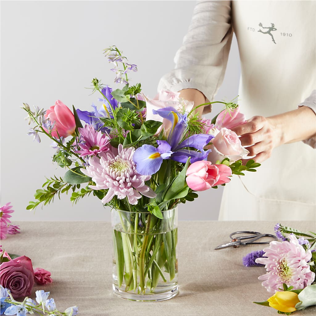 Pastel Tradition - A Florist Original – KEITH'S FLOWER SHOP, Mount Gilead OH