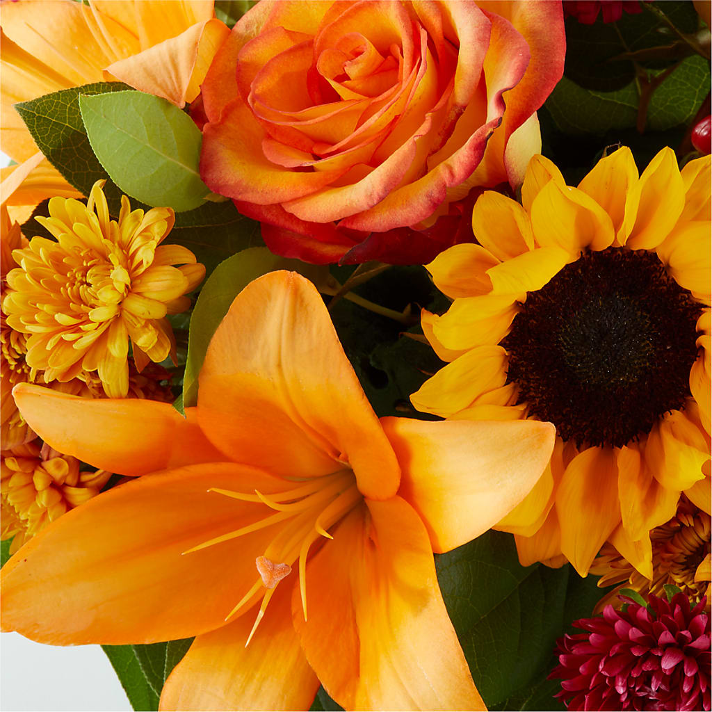 Grateful Centerpiece – KEITH'S FLOWER SHOP, Mount Gilead OH