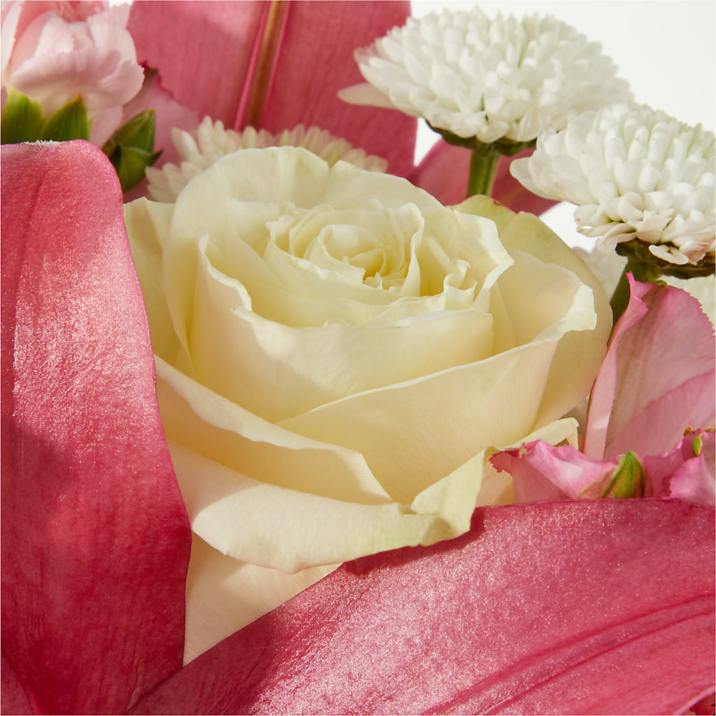 Piece of Cake Bouquet – KEITH'S FLOWER SHOP, Mount Gilead OH