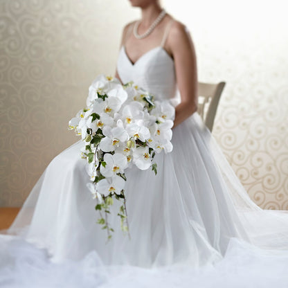 Classic White Bouquet – KEITH'S FLOWER SHOP, Mount Gilead OH