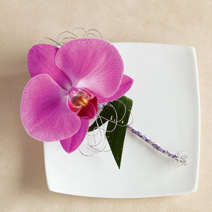 Glorious Boutonniere – KEITH'S FLOWER SHOP, Mount Gilead OH